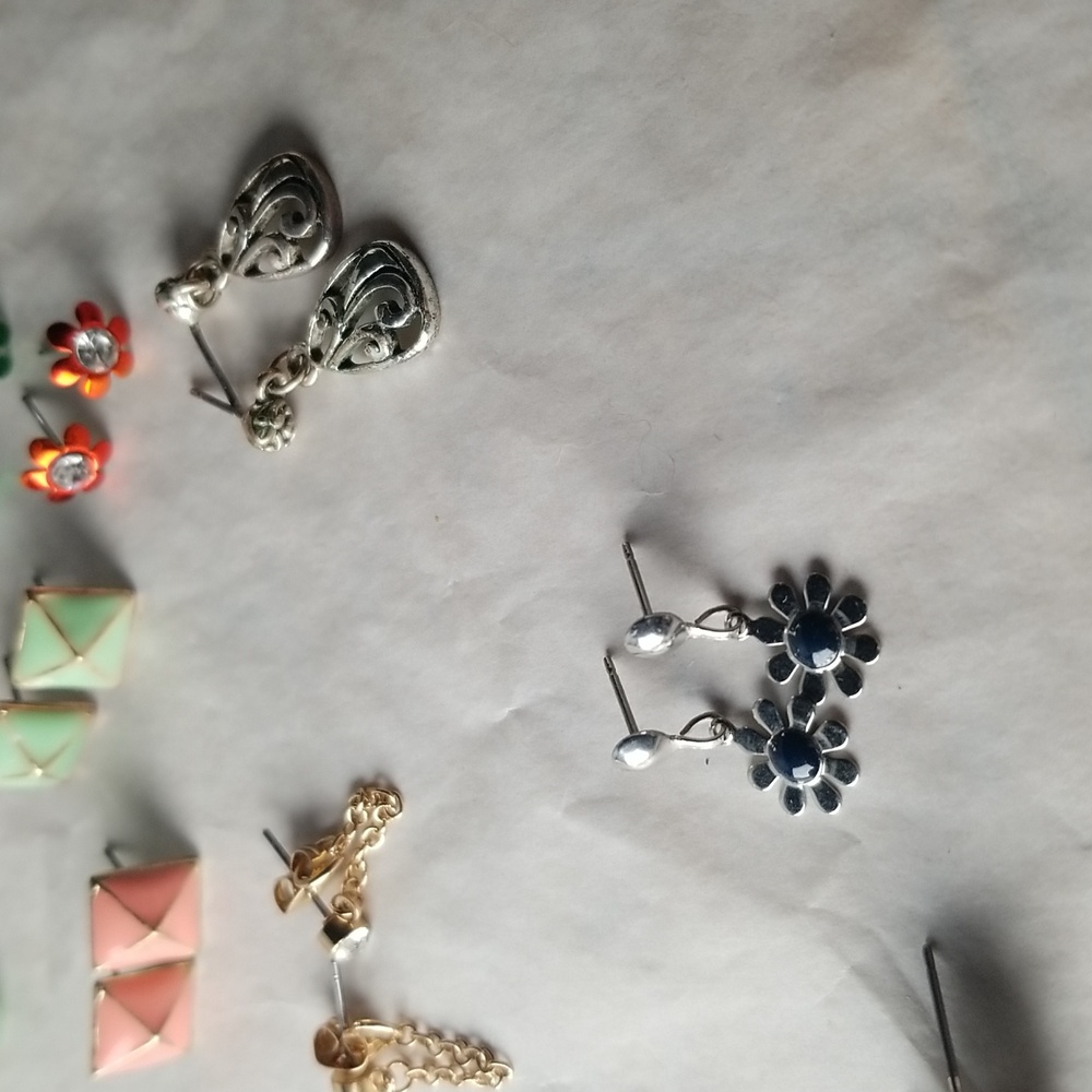 Stud Earring Collection - Picture 8 of 10